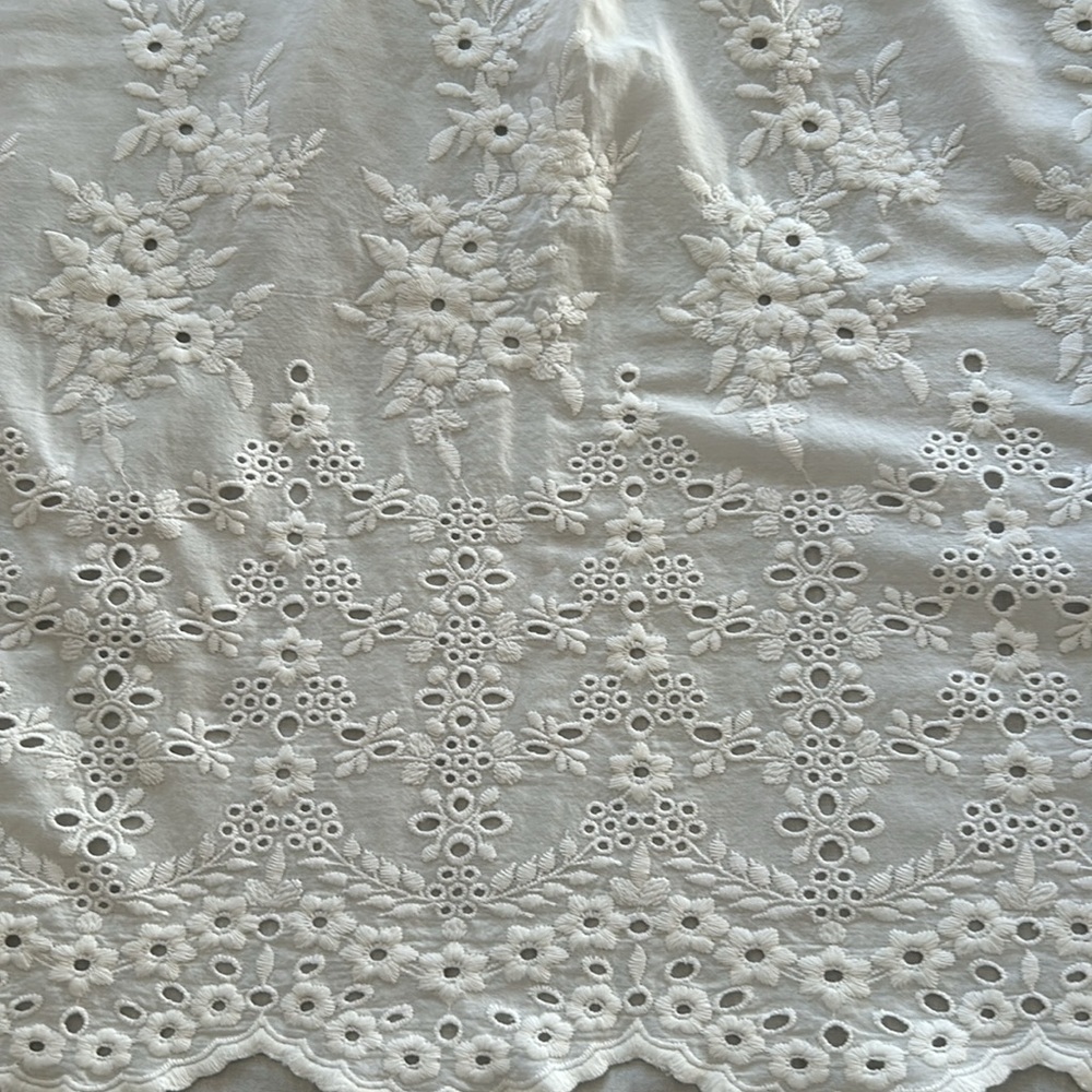 🌞 New Direction Bright White Sleeveless Appliqué Top - Picture 2 of 7